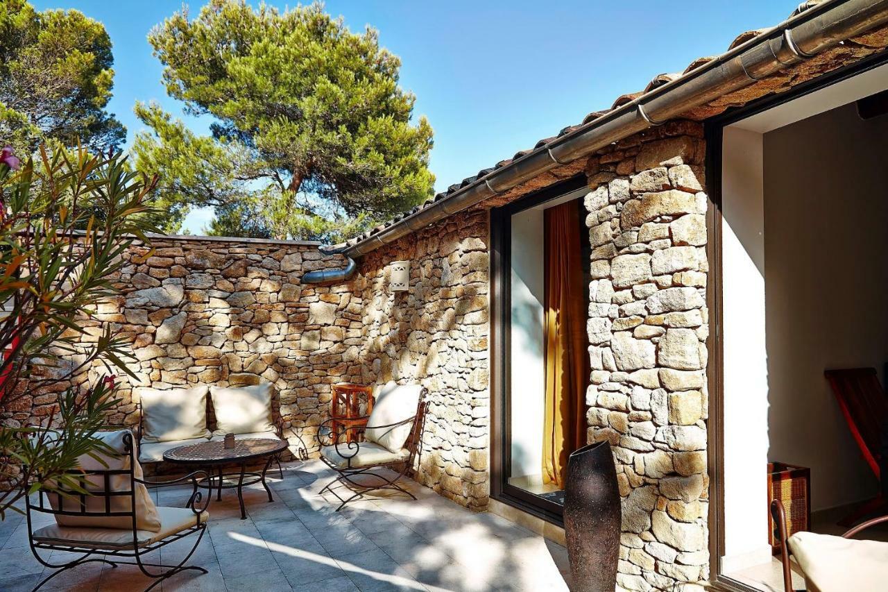 Le Jas De Joucas Hotel-Restaurant Exterior foto